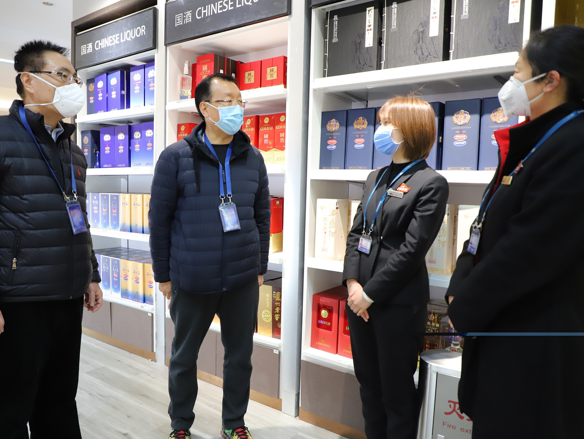 中國旅游集團(tuán)副總經(jīng)理王斌一行到首都機(jī)場免稅店慰問并檢查疫情防控工作