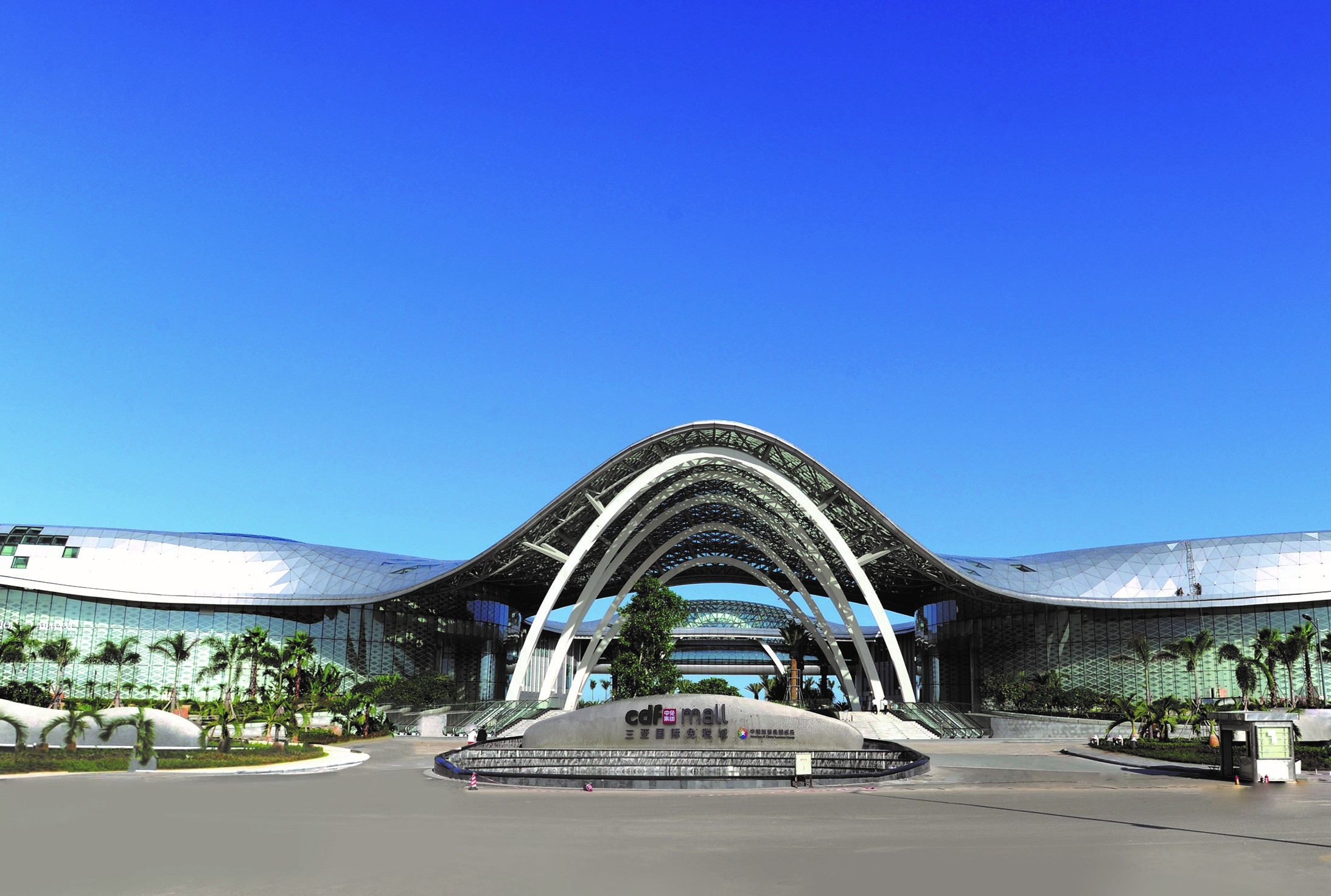 Thom Browne入駐中免集團(tuán)三亞國(guó)際免稅城 Salvatore Ferragamo全新形象升級(jí)亮相