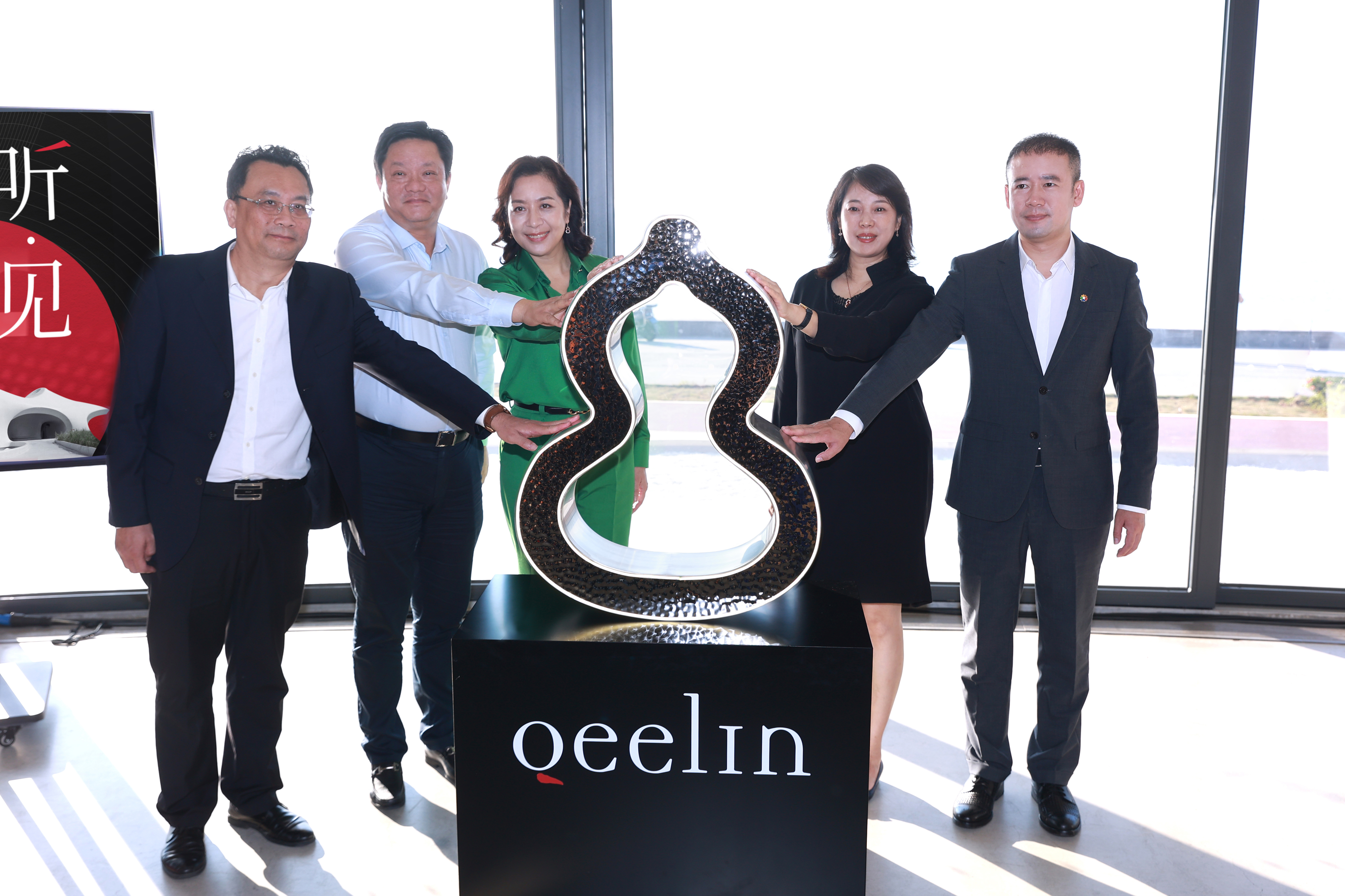 “聽·見永恒的回響” cdf×Qeelin×云洞跨界主題展在?？谠贫磮D書館啟幕