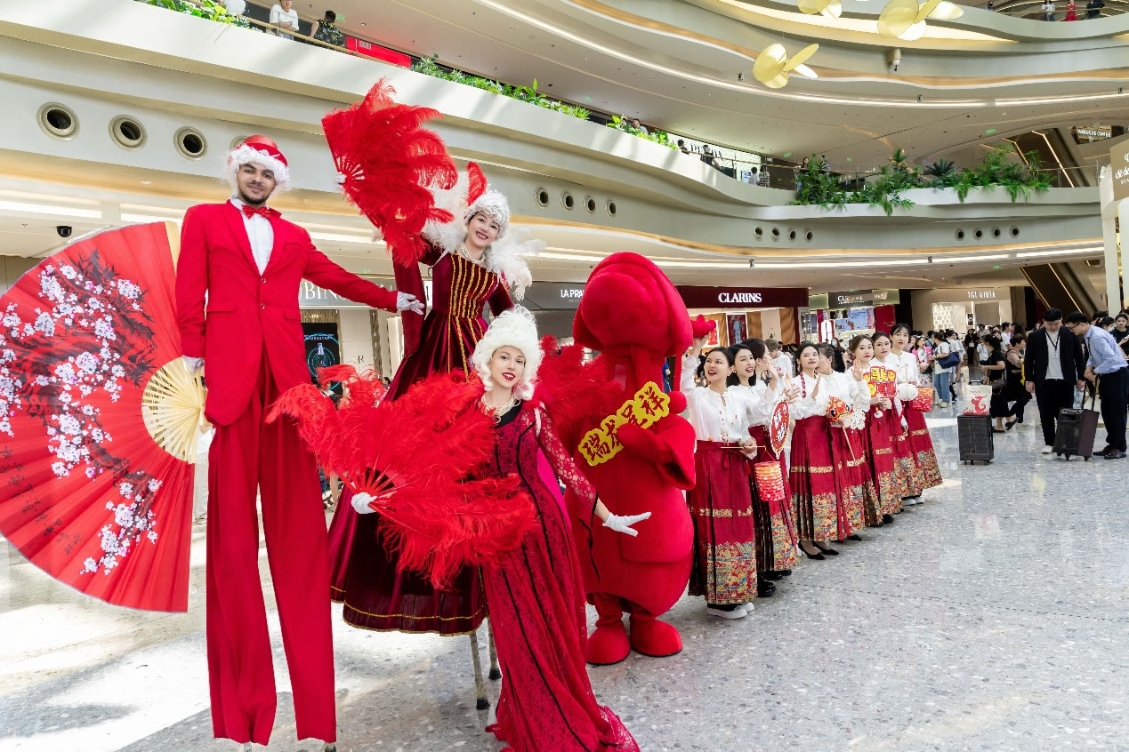 中免集團(tuán)海南門(mén)店多端發(fā)力，助力春節(jié)免稅消費(fèi)取得“開(kāi)門(mén)紅”