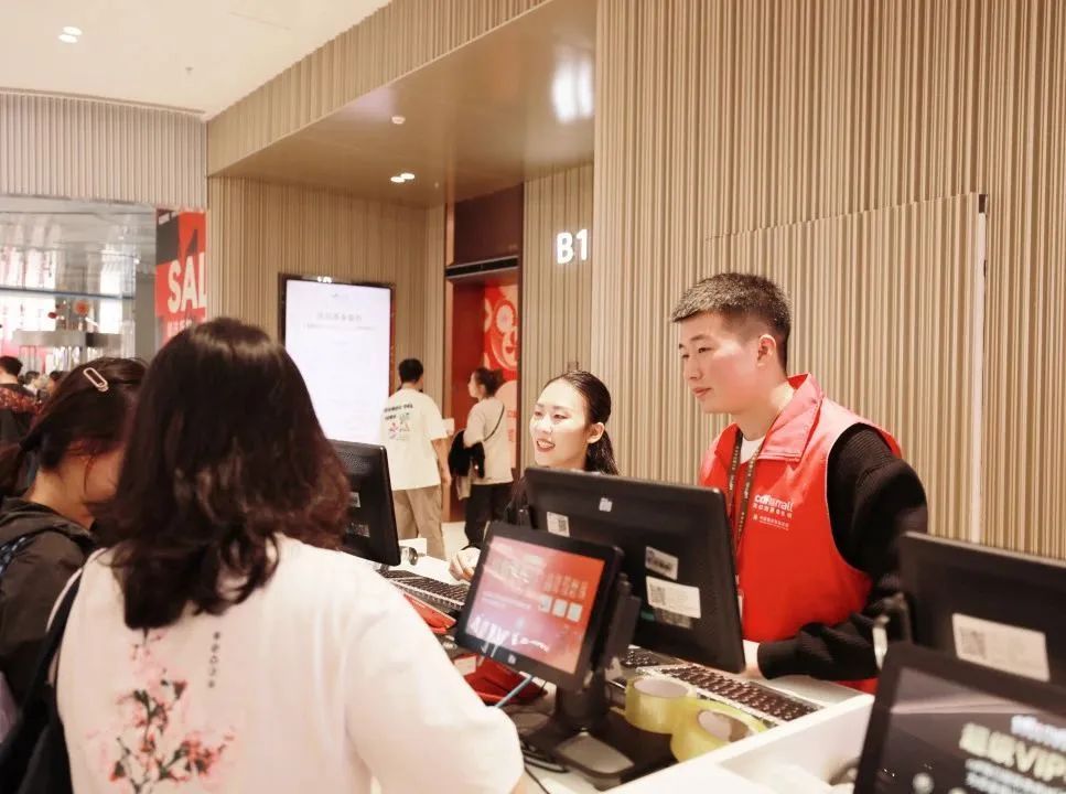 溫暖回顧丨海口國際免稅城“紅色先鋒隊”全力支援春節(jié)一線服務工作